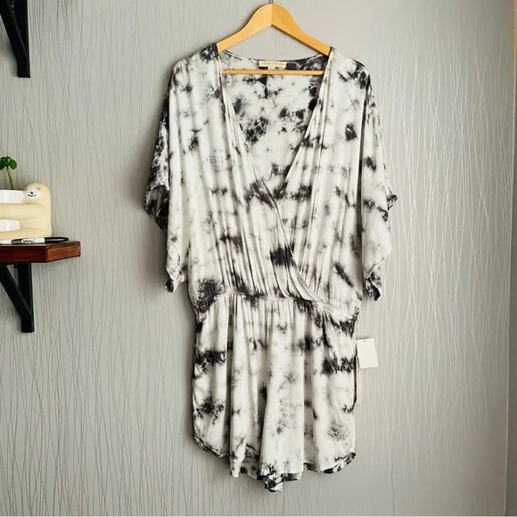 Green Envelope Kimono Sleeve Romper Women’s size XL - Picture 2 of 7